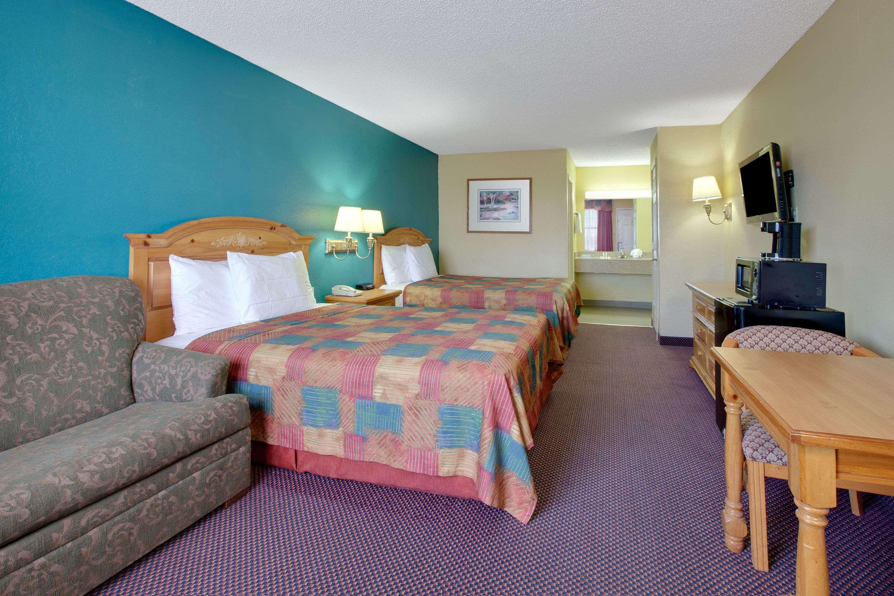 Baymont By Wyndham Terrell Hotel Bagian luar foto