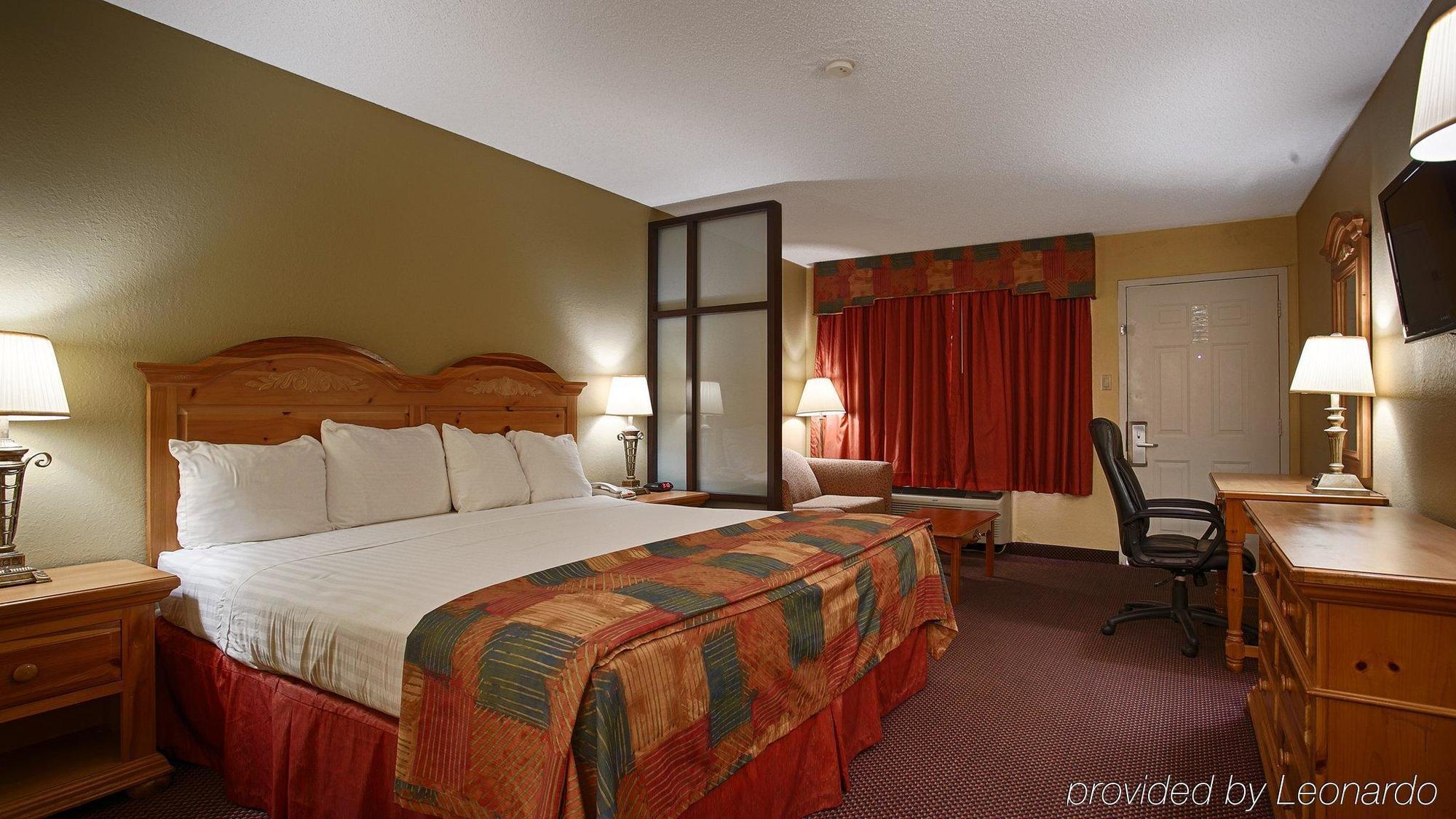 Baymont By Wyndham Terrell Hotel Bagian luar foto