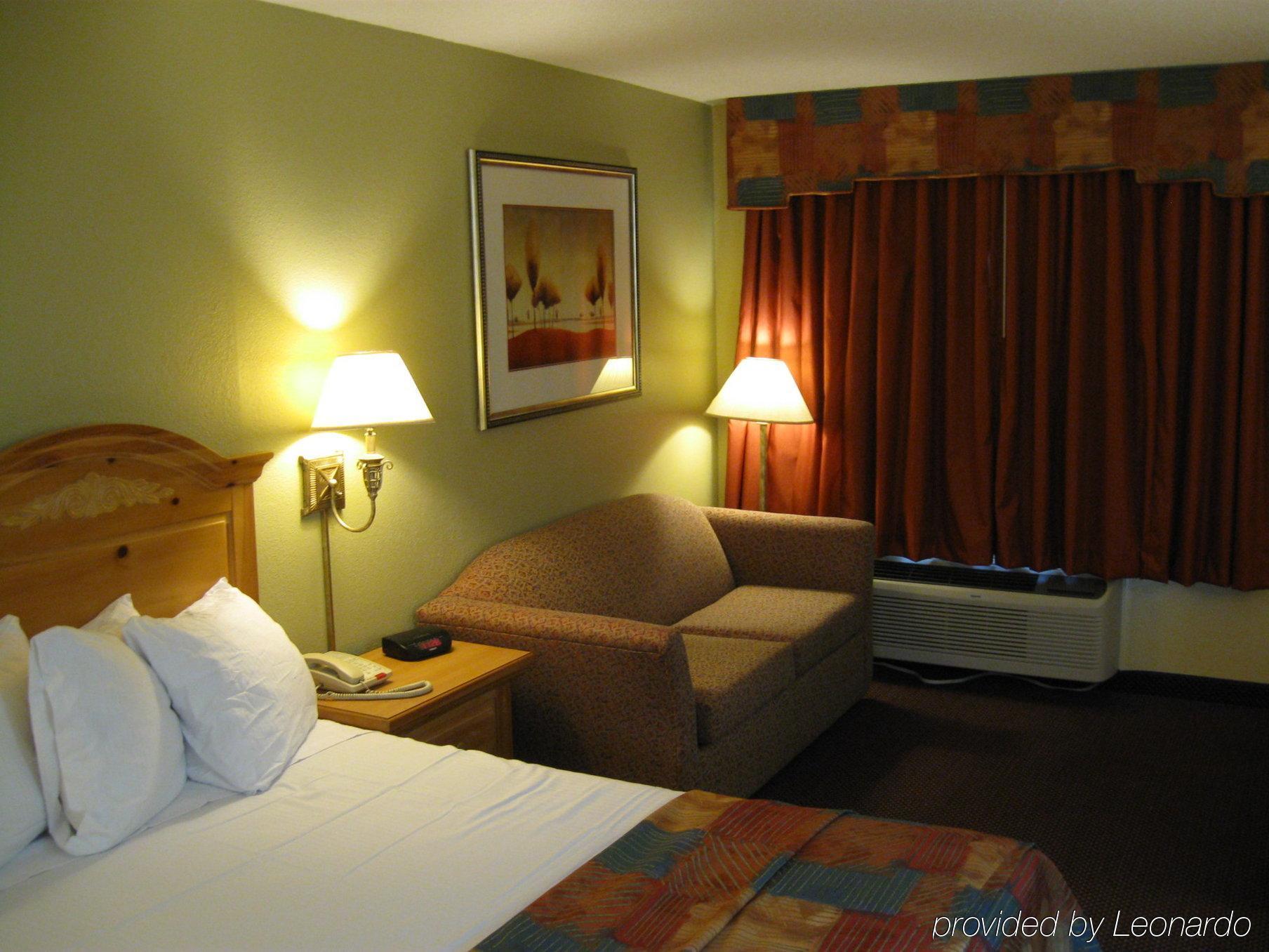 Baymont By Wyndham Terrell Hotel Ruang foto