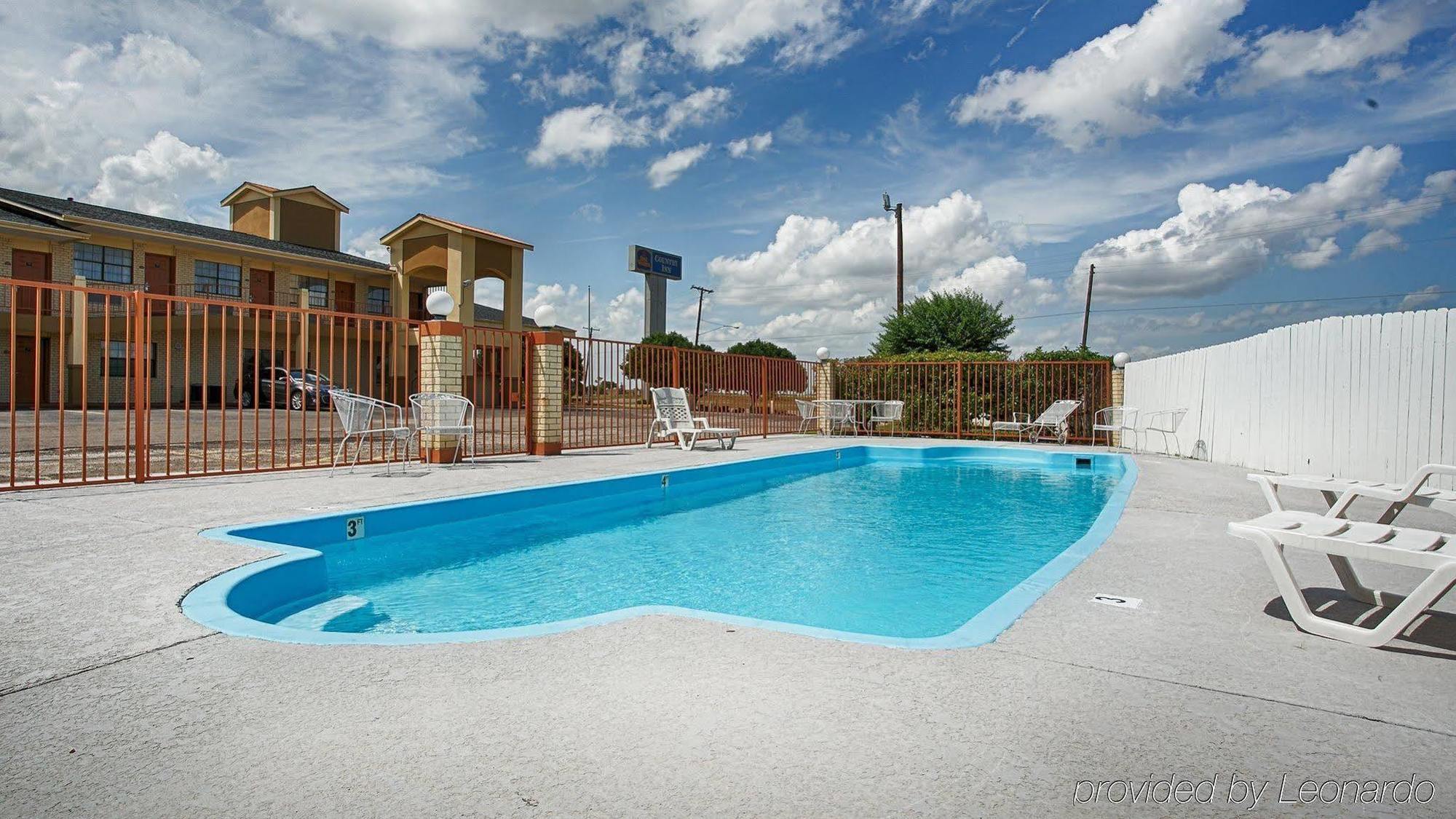 Baymont By Wyndham Terrell Hotel Bagian luar foto